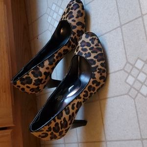 Merona leopard pumps